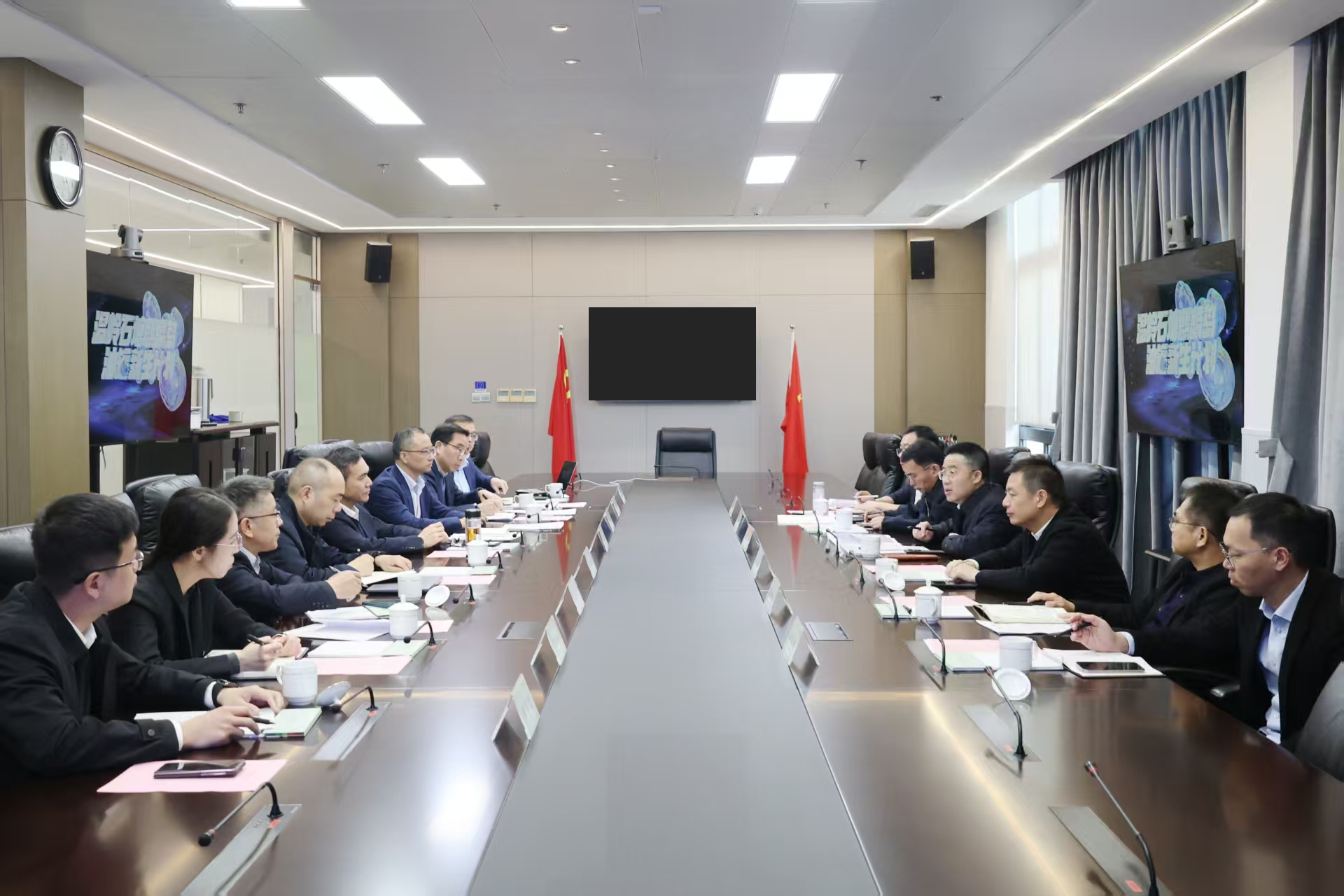 溫嶺市委書記、市長(zhǎng)馬厲財(cái)一行到訪省二輕集團(tuán)