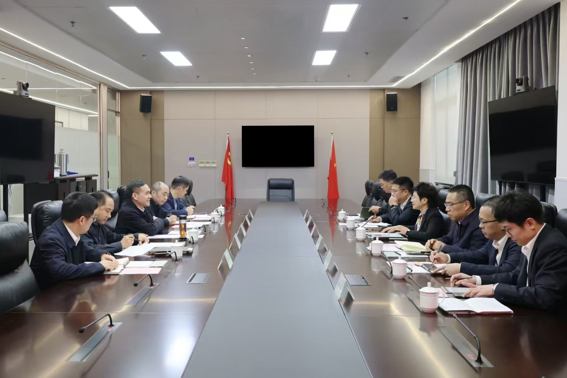 農(nóng)業(yè)銀行浙江省分行行長(zhǎng)譚敦宇一行到訪省二輕集團(tuán)