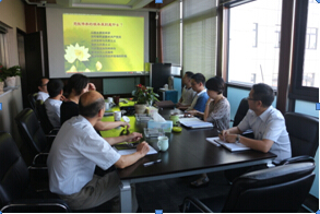 二輕商業(yè)公司黨總支組織“三嚴(yán)三實(shí)”專(zhuān)題教育第一專(zhuān)題學(xué)習(xí)研討