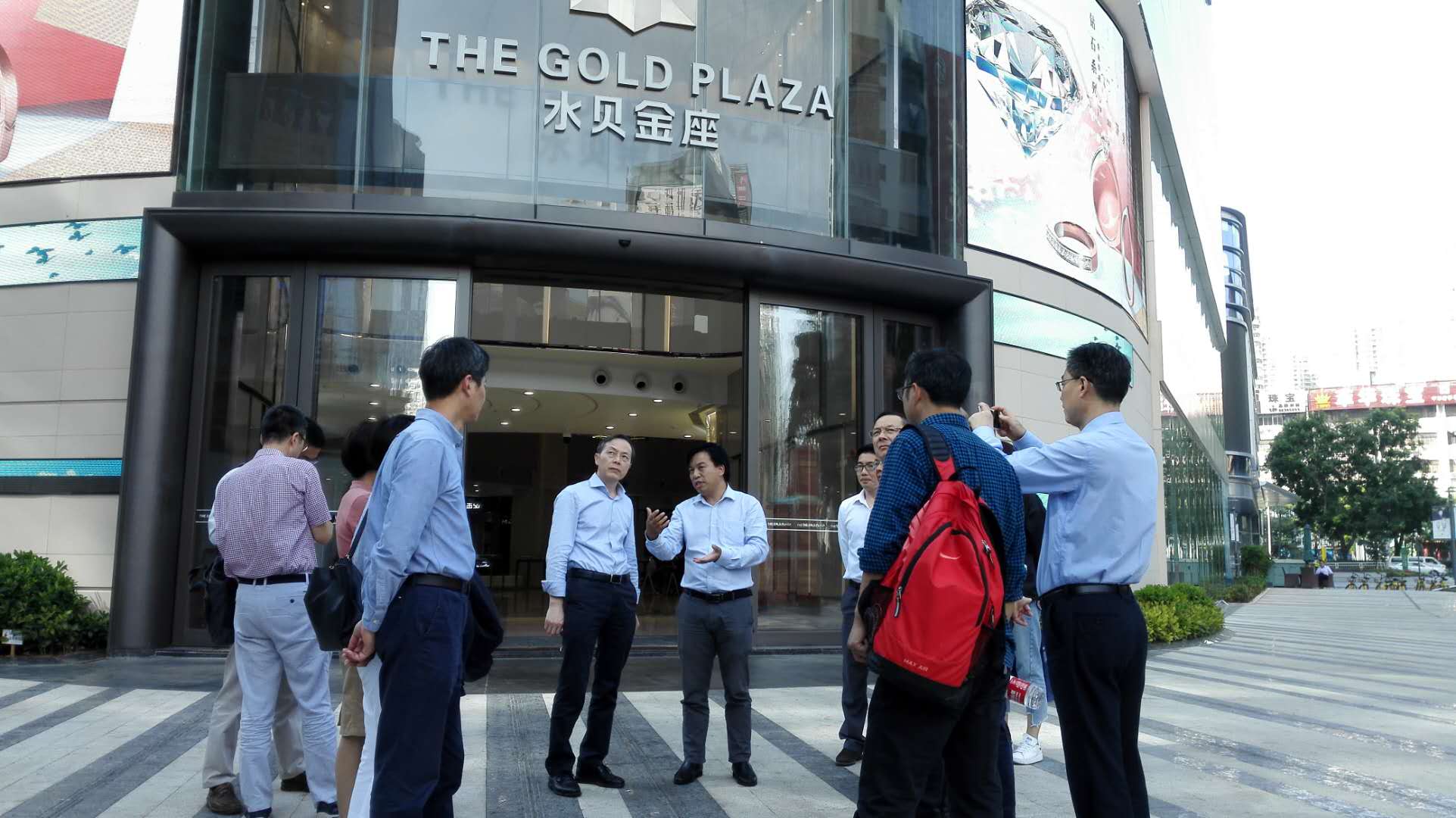 集團(tuán)公司黨委書記、總經(jīng)理虞岳明帶隊(duì)考察深圳工藝美術(shù)行業(yè)