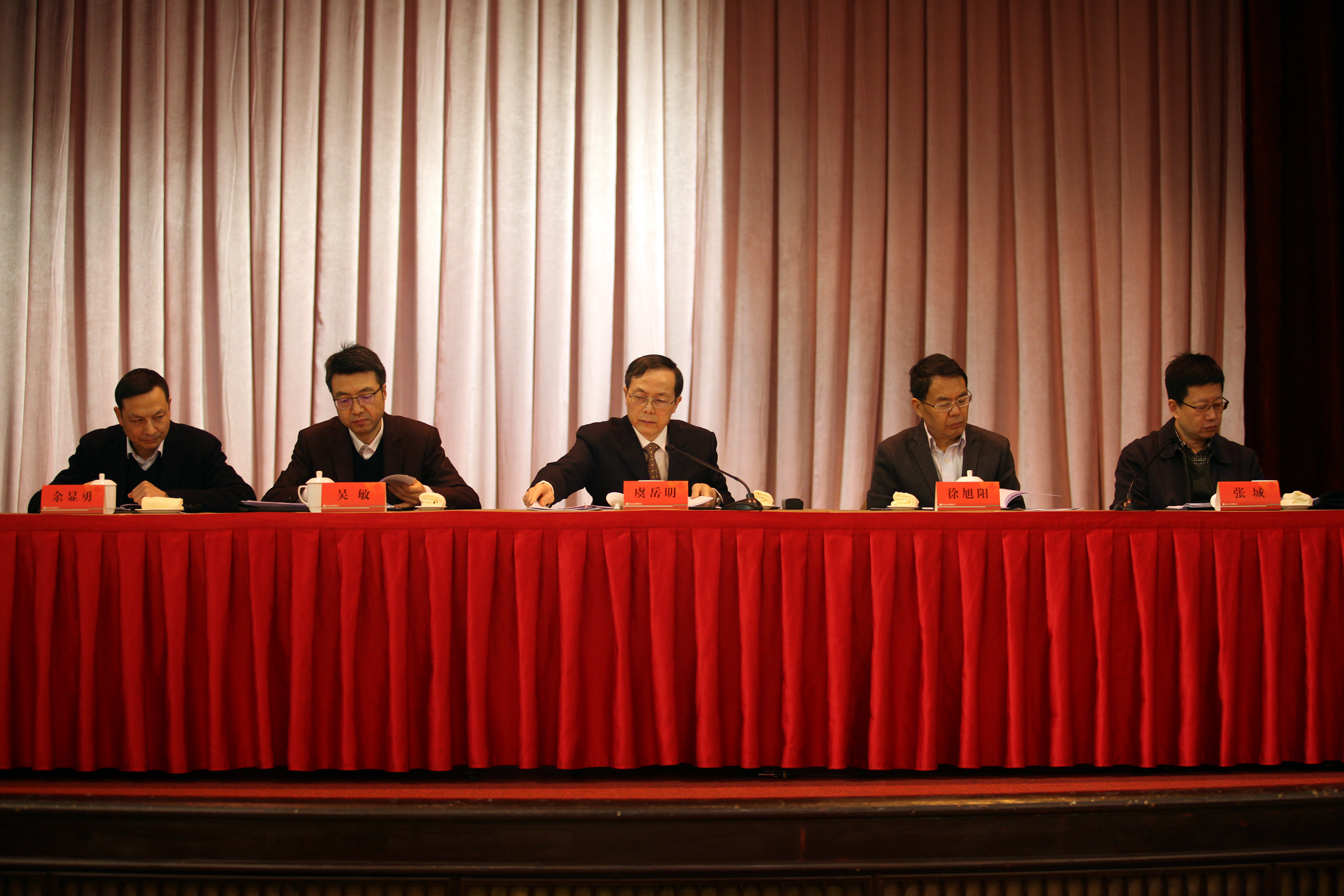 強化紅線意識 促進(jìn)安全發(fā)展 集團公司表彰2017年度安全生產(chǎn)先進(jìn)及簽訂2018年度安全生產(chǎn)責(zé)任書