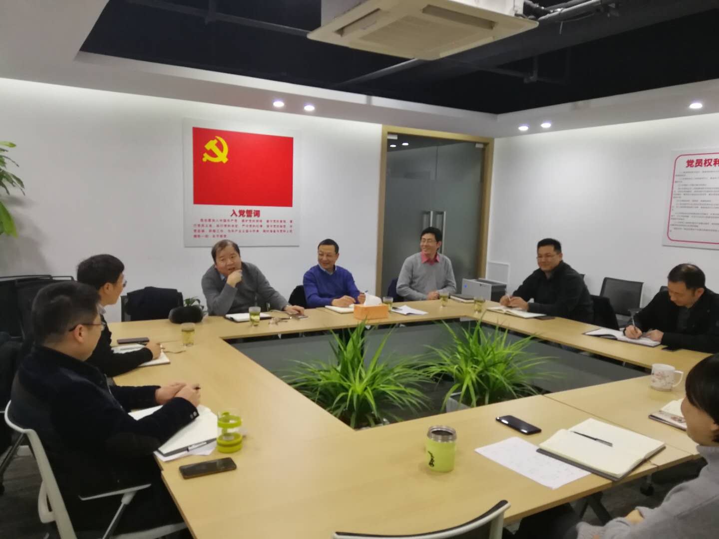 集團(tuán)公司副總經(jīng)理余顯勇一行赴商業(yè)公司調(diào)研