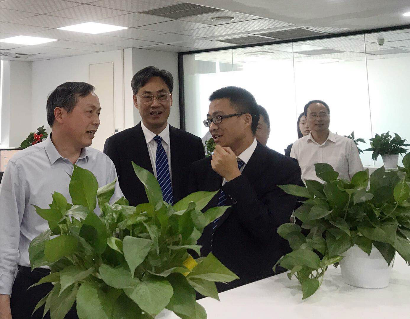 同啟新平臺(tái) 齊跑新征程 共逐新夢想 —— 集團(tuán)公司黨委書記董事長虞岳明一行到廣杰公司調(diào)研