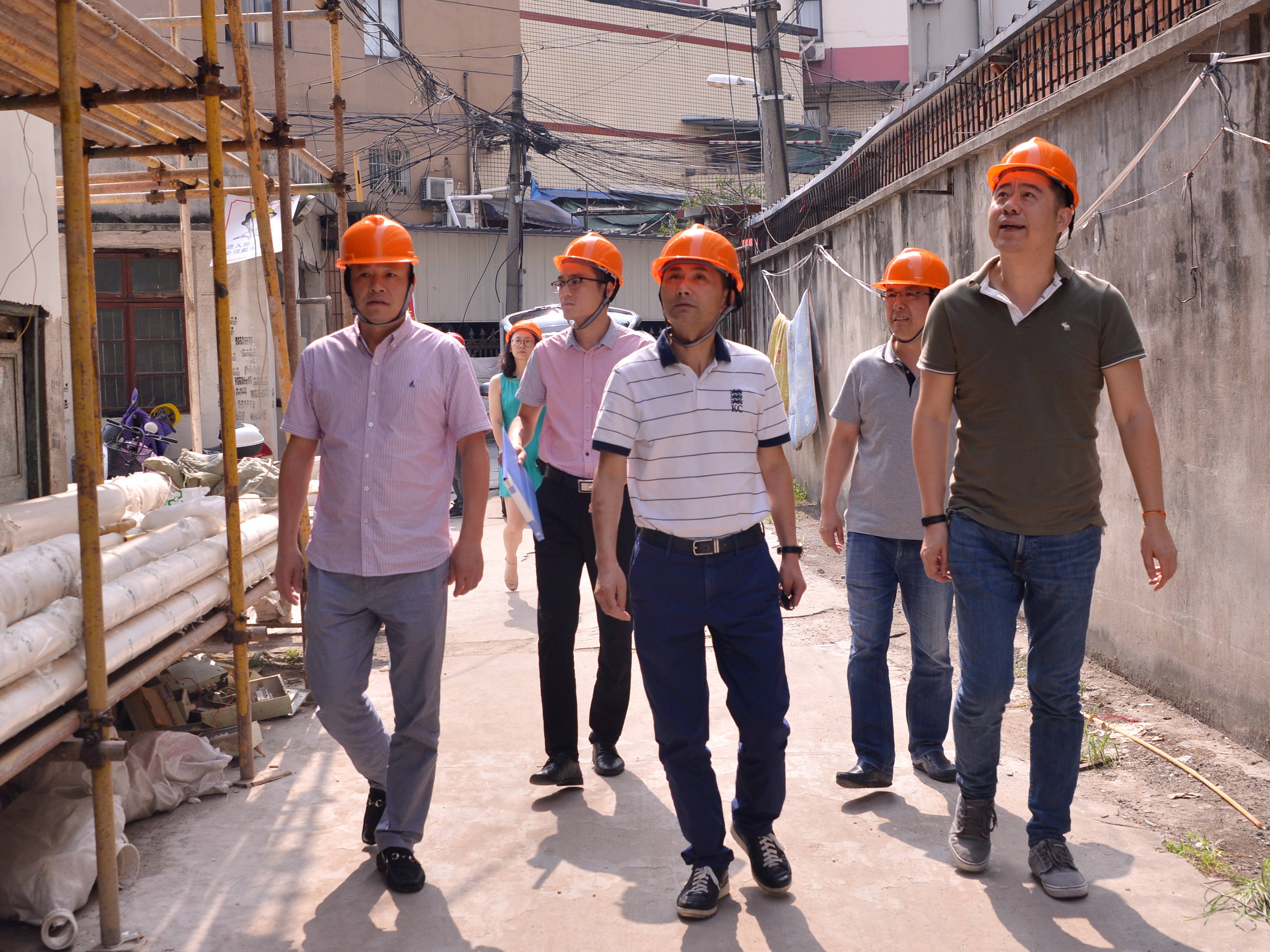 集團(tuán)公司副總經(jīng)理蔡玉林赴工藝品公司開(kāi)展安全檢查及高溫慰問(wèn)