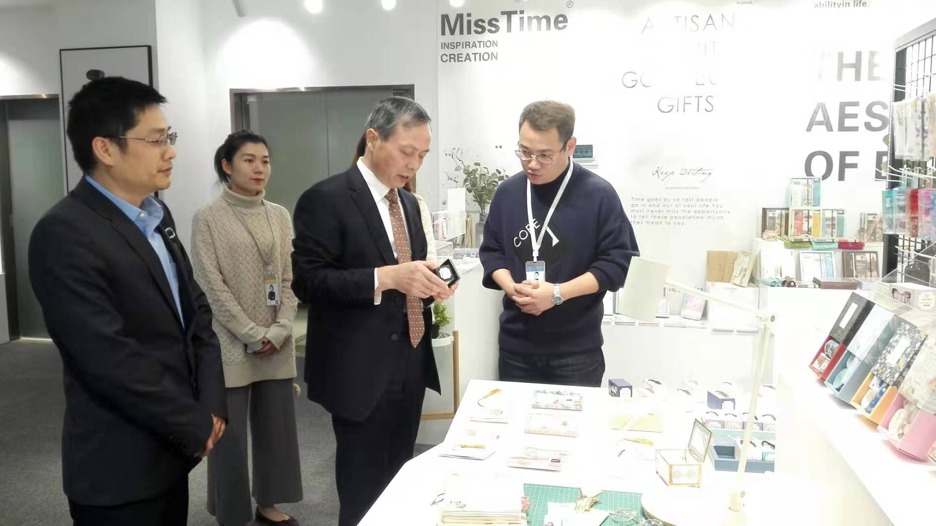 集團(tuán)公司黨委書記、董事長虞岳明赴拾光藝創(chuàng)調(diào)研