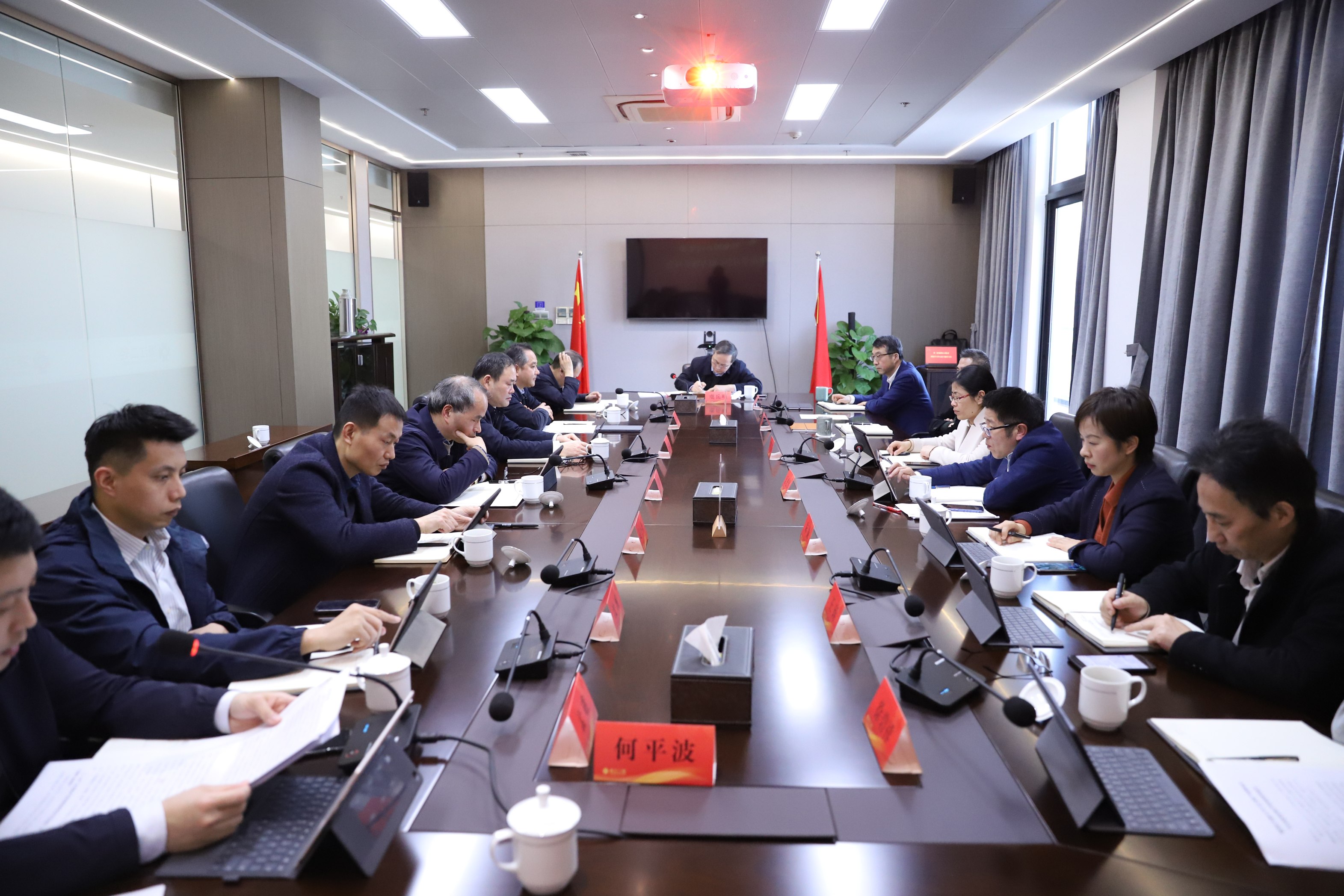 省二輕集團召開黨委理論學(xué)習(xí)中心組專題學(xué)習(xí)會