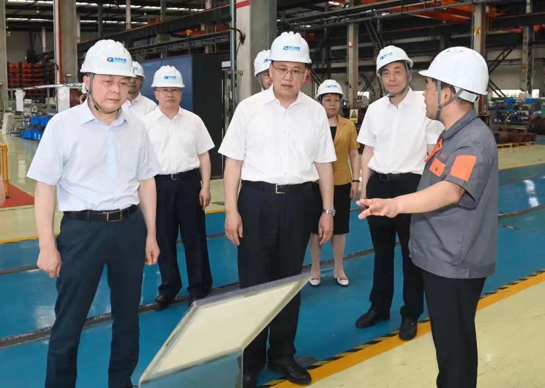 袁家軍在省二輕集團(tuán)申達(dá)機(jī)器公司調(diào)研時強(qiáng)調(diào)：以數(shù)字變革引領(lǐng)高端裝備制造業(yè)發(fā)展