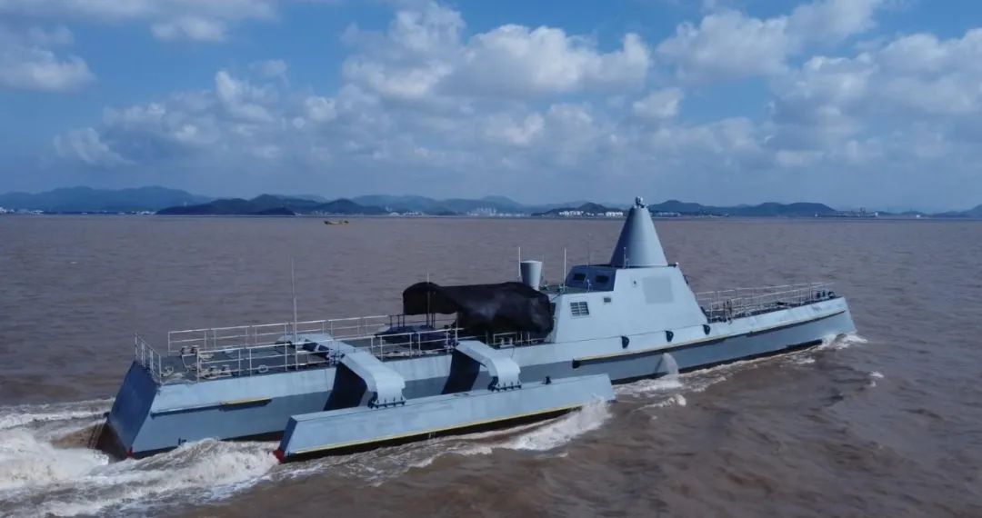 我國(guó)首艘百噸級(jí)無人艇動(dòng)態(tài)避碰試驗(yàn)成功 省二輕集團(tuán)國(guó)瑞科技控股“北鯤智能”參與建設(shè)并組織實(shí)施試驗(yàn)