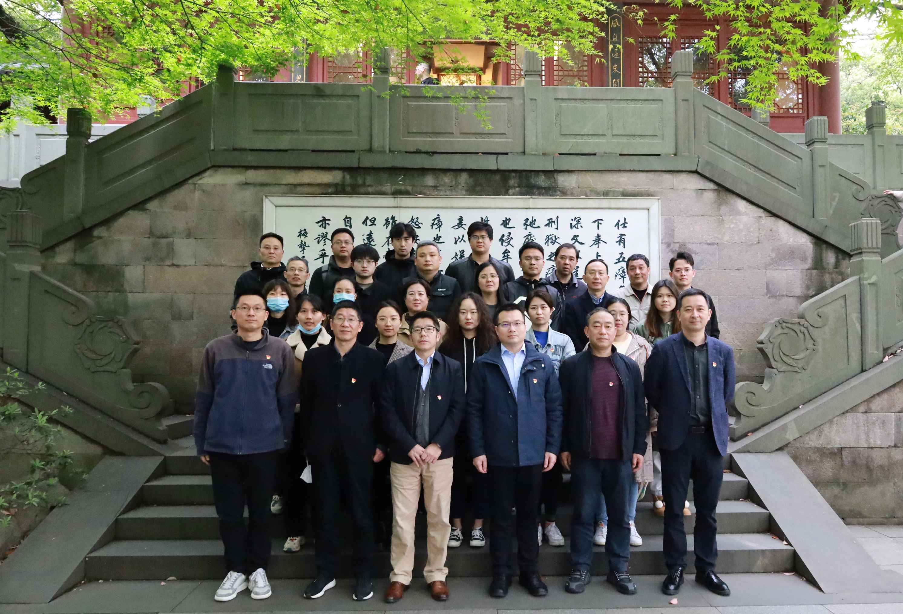 商業(yè)公司黨總支開展“強化黨性修養(yǎng)，永葆清廉本色”警示教育活動