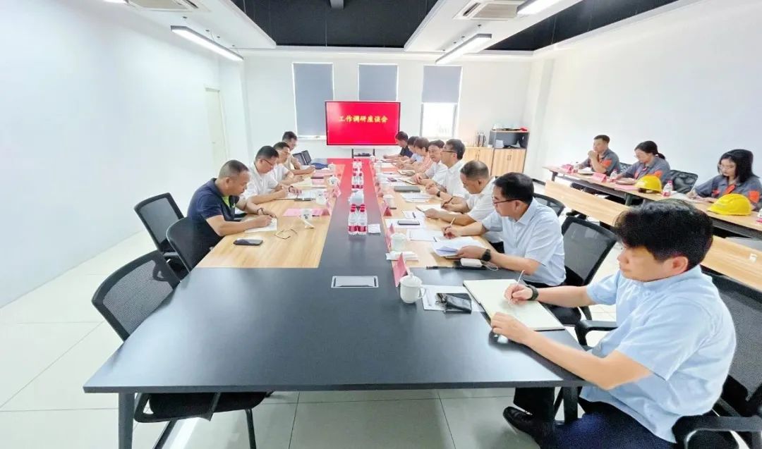 省國資委黨委委員、副主任陳孝一行到省二輕集團(tuán)申達(dá)機(jī)器公司調(diào)研指導(dǎo)