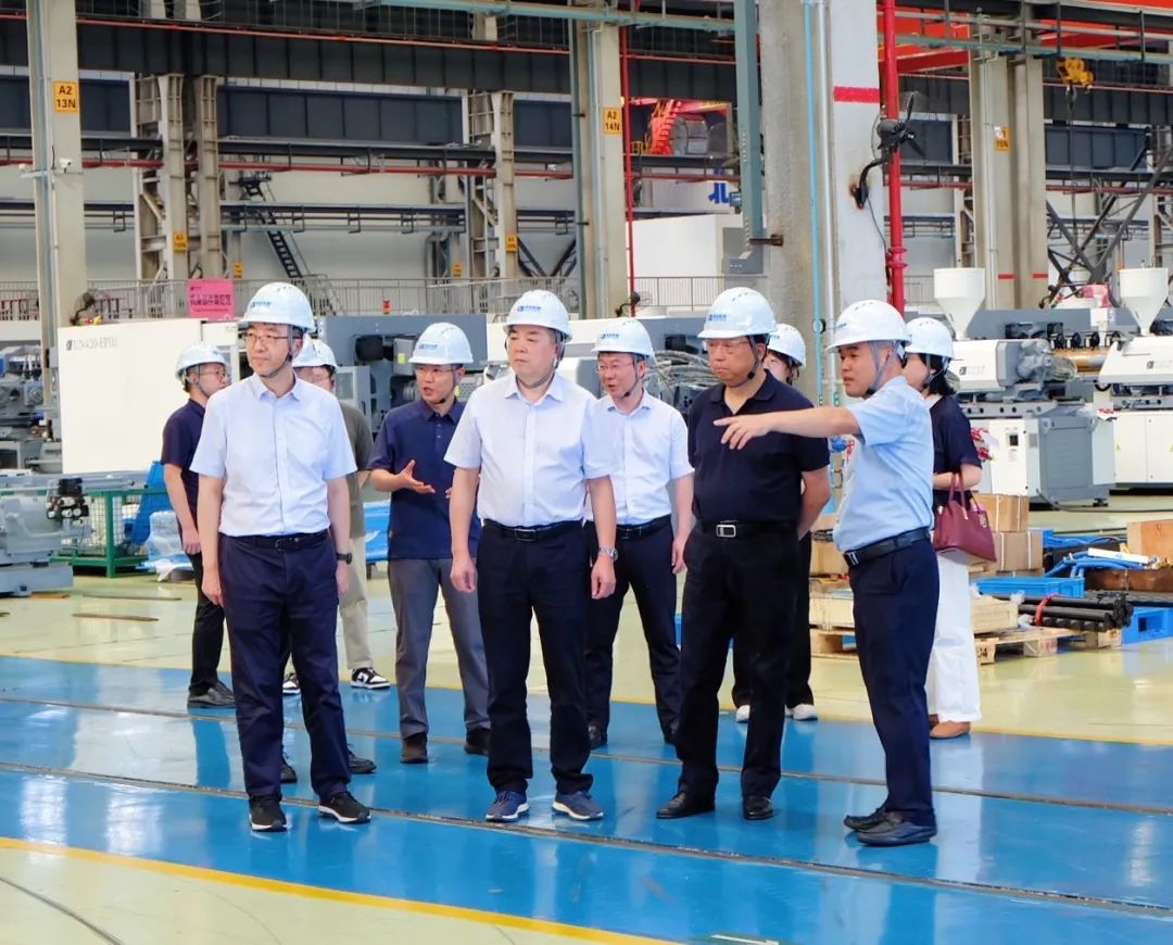 省委主題教育第十八巡回指導(dǎo)組到省二輕集團(tuán)申達(dá)機(jī)器公司開展主題教育專題調(diào)研