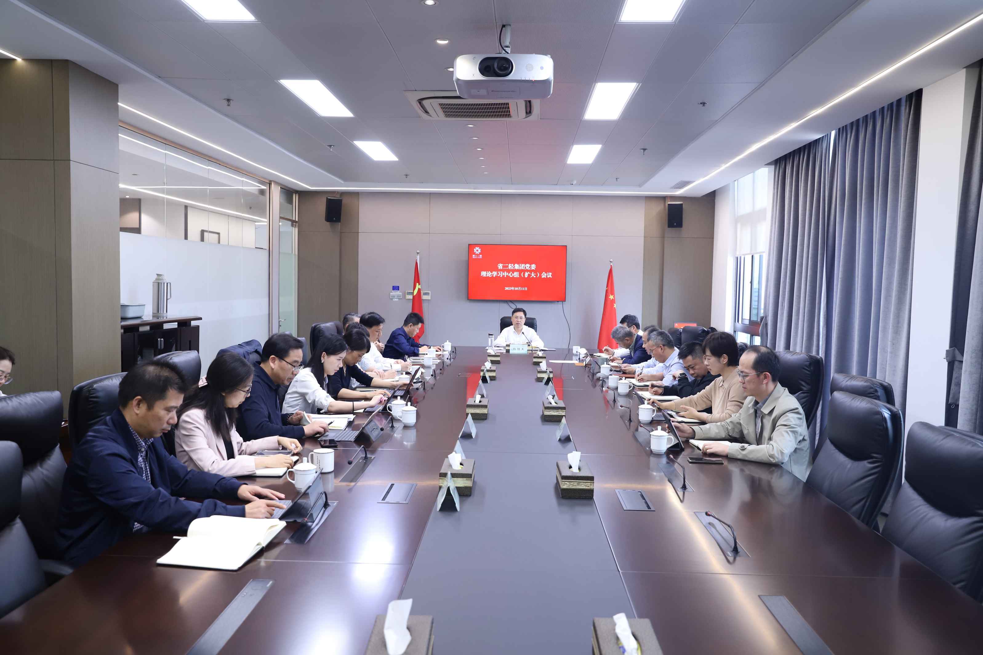 省二輕集團(tuán)黨委理論學(xué)習(xí)中心組專題學(xué)習(xí)貫徹習(xí)近平總書(shū)記考察浙江重要講話精神