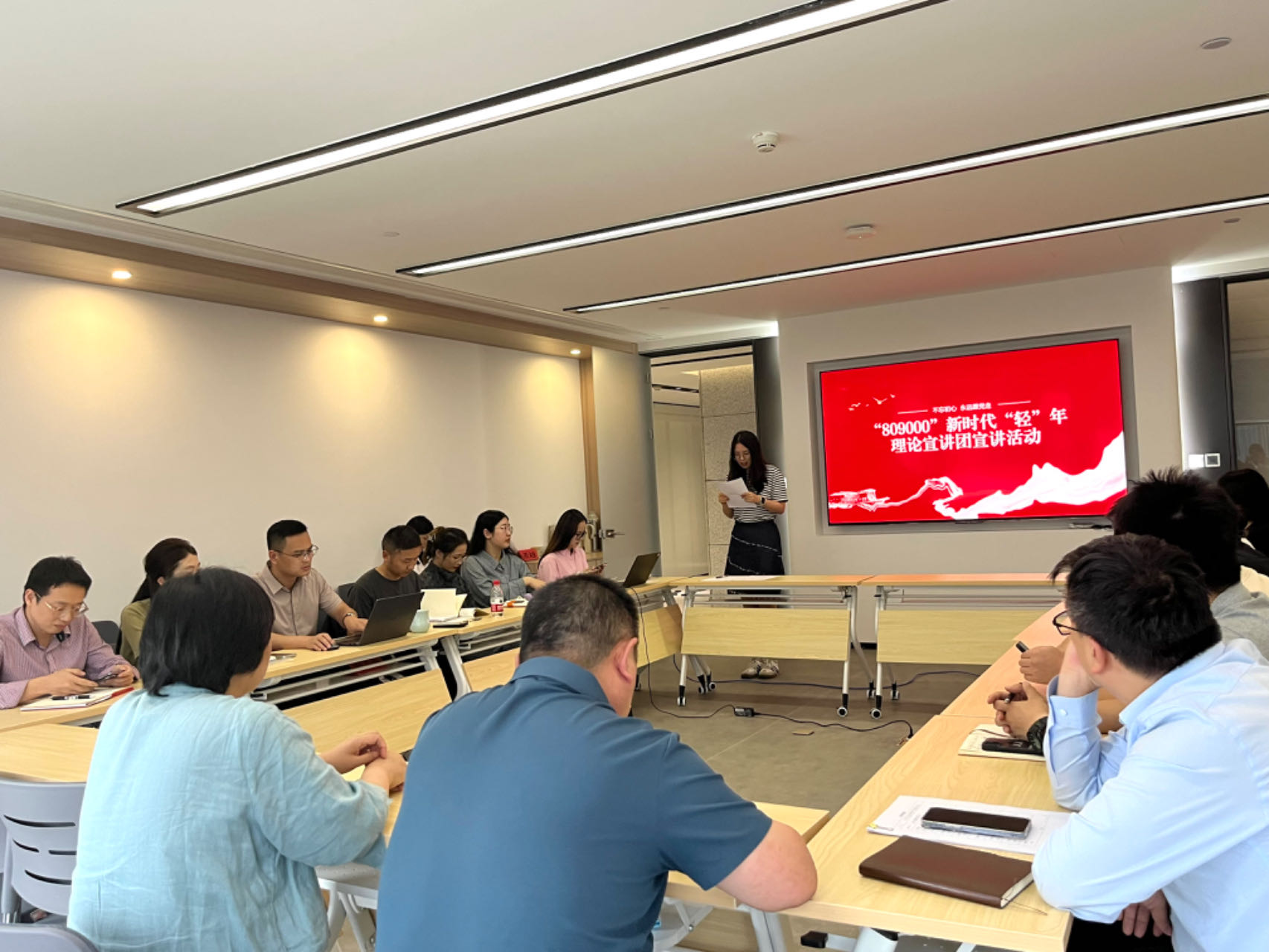 藝創(chuàng)文旅公司黨支部召開(kāi)“809000”新時(shí)代“輕”年理論宣講團(tuán)宣講暨警示教育活動(dòng)