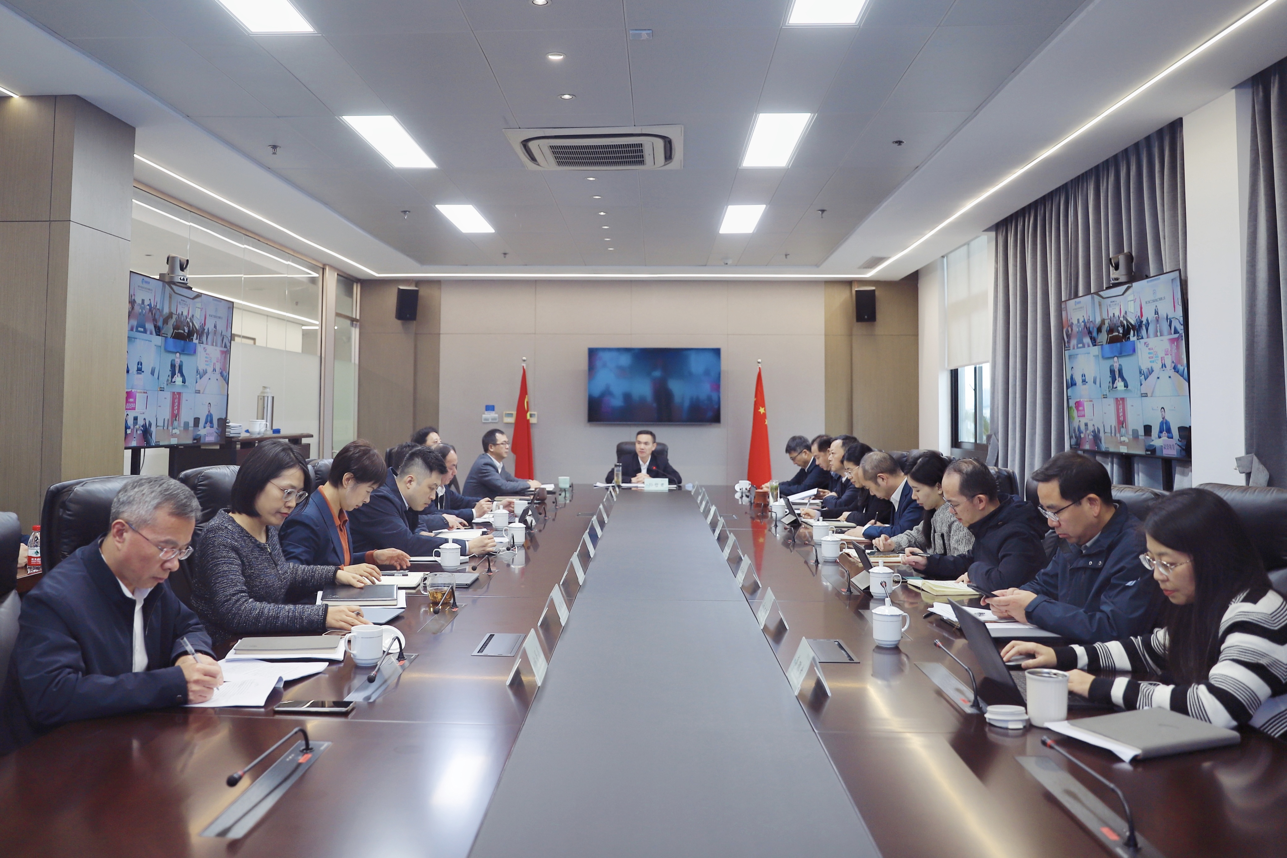 省二輕集團(tuán)召開2025年度工作務(wù)虛會(huì)